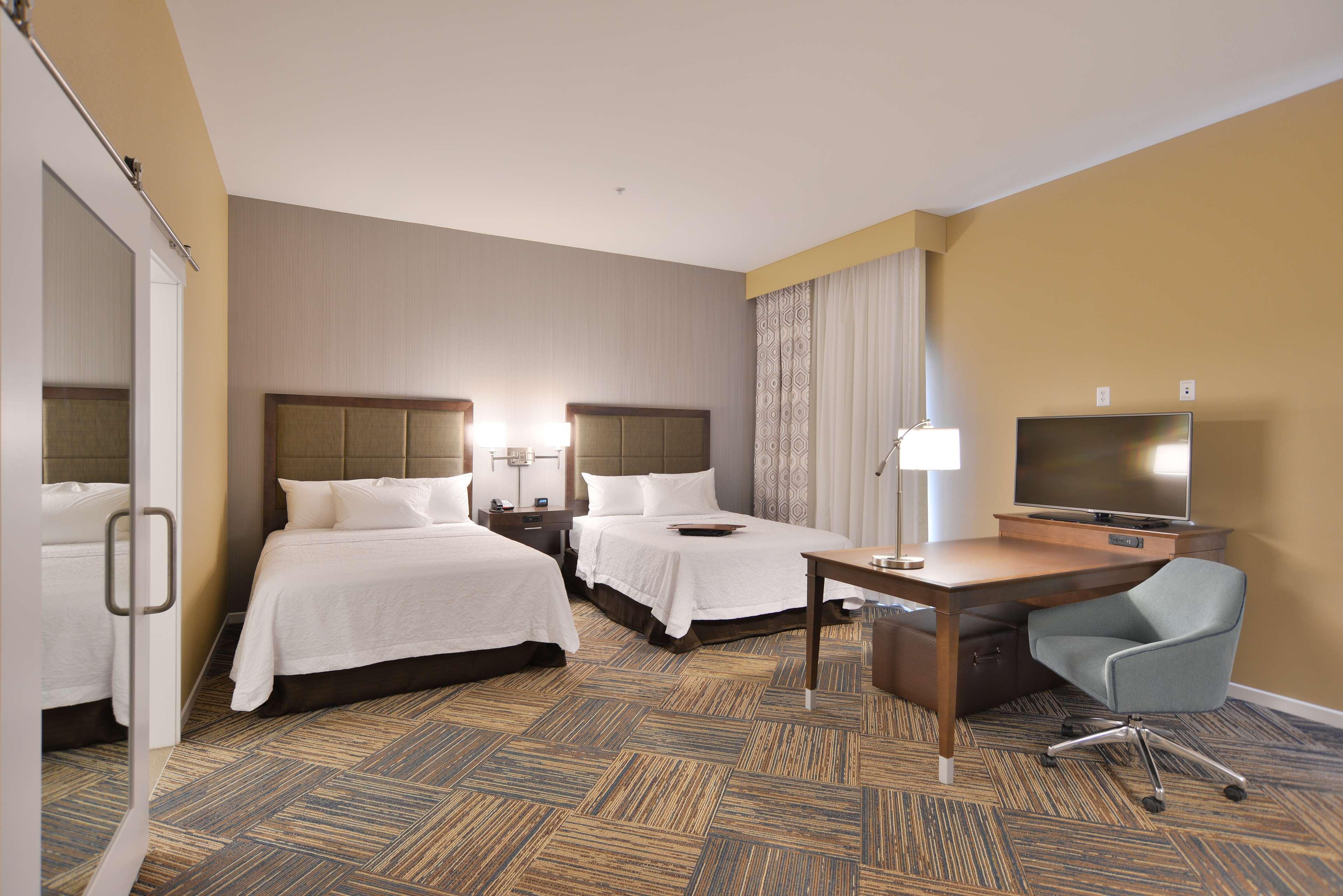 Hampton Inn & Suites Чиппева-Фолс Экстерьер фото