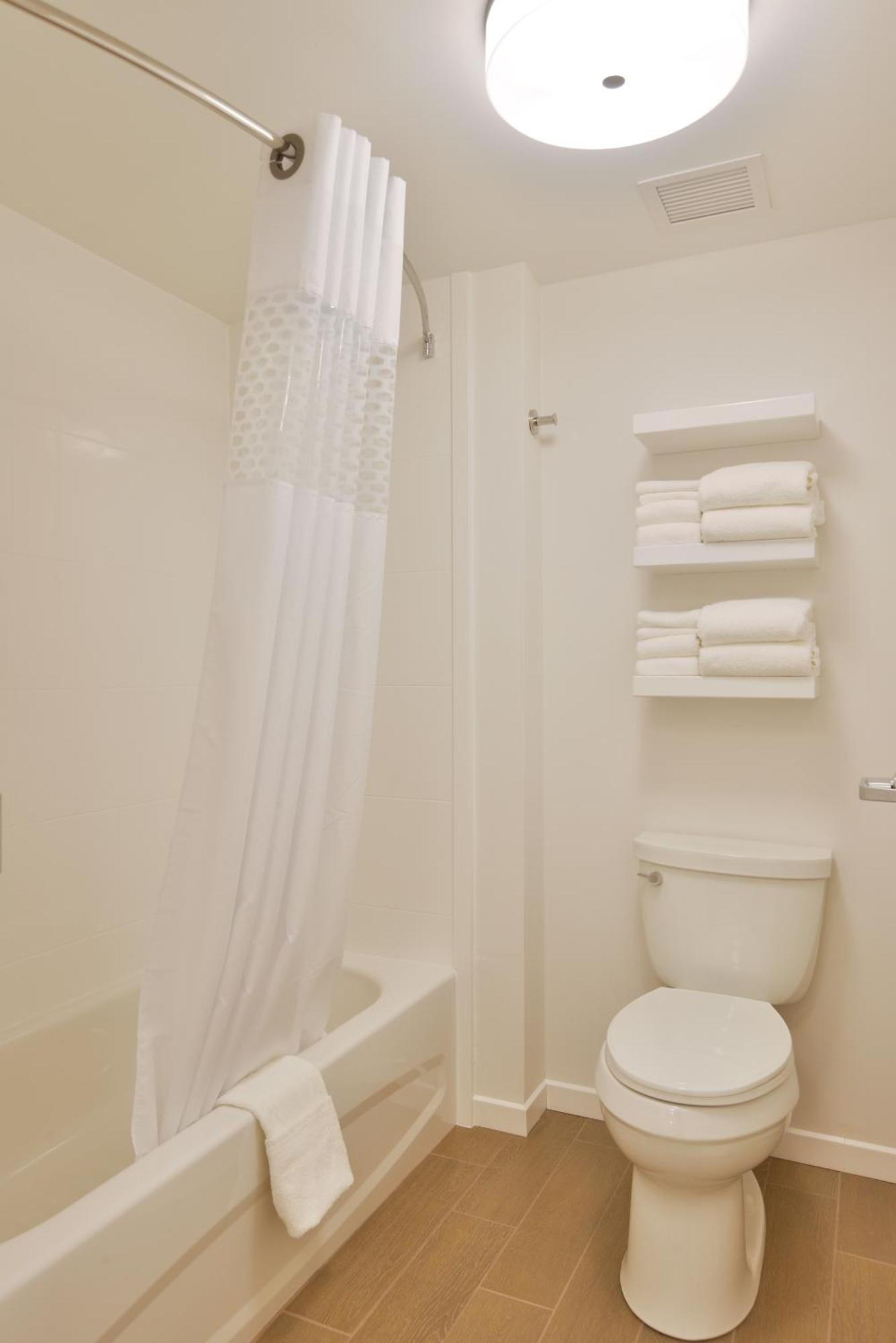 Hampton Inn & Suites Чиппева-Фолс Экстерьер фото
