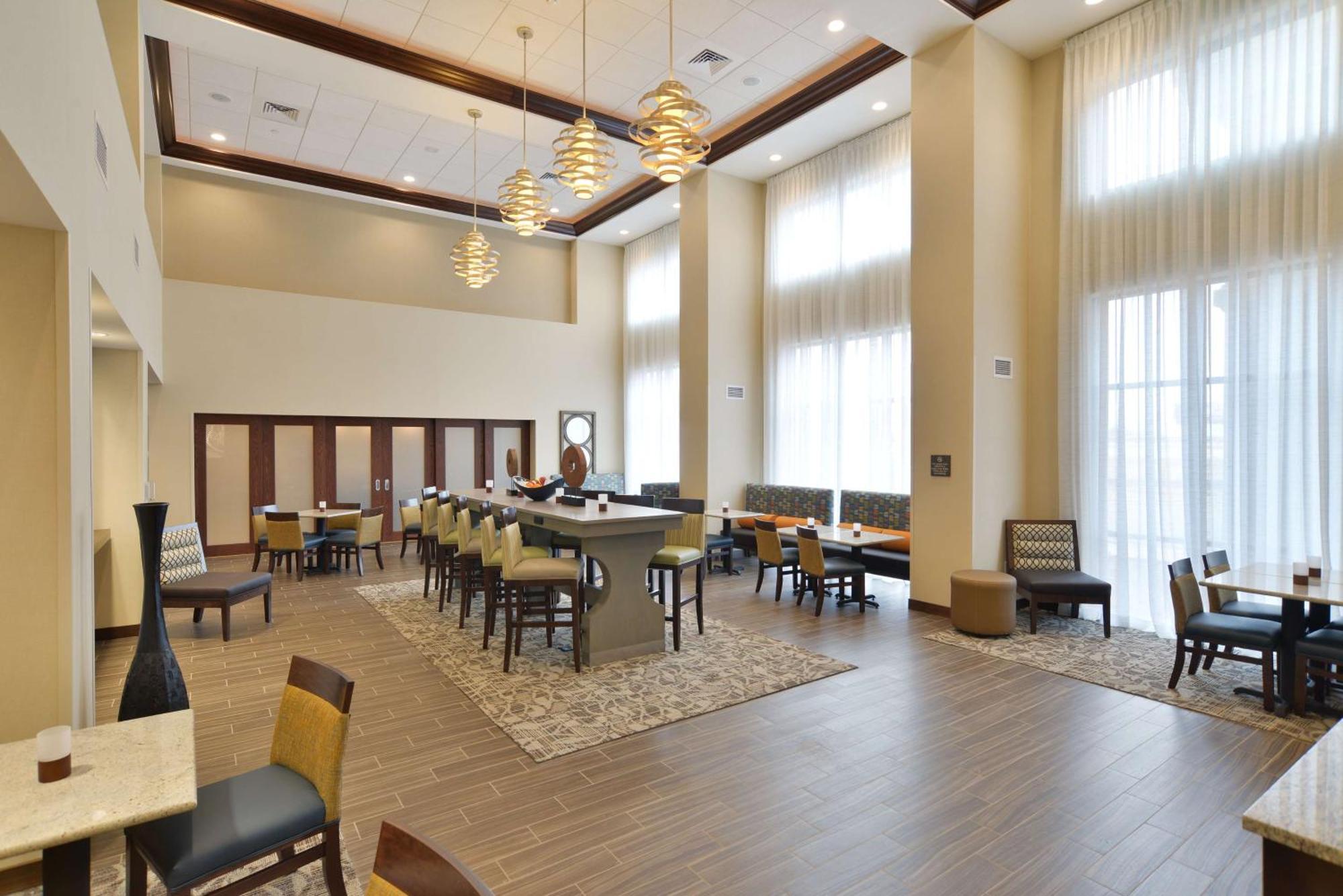 Hampton Inn & Suites Чиппева-Фолс Экстерьер фото