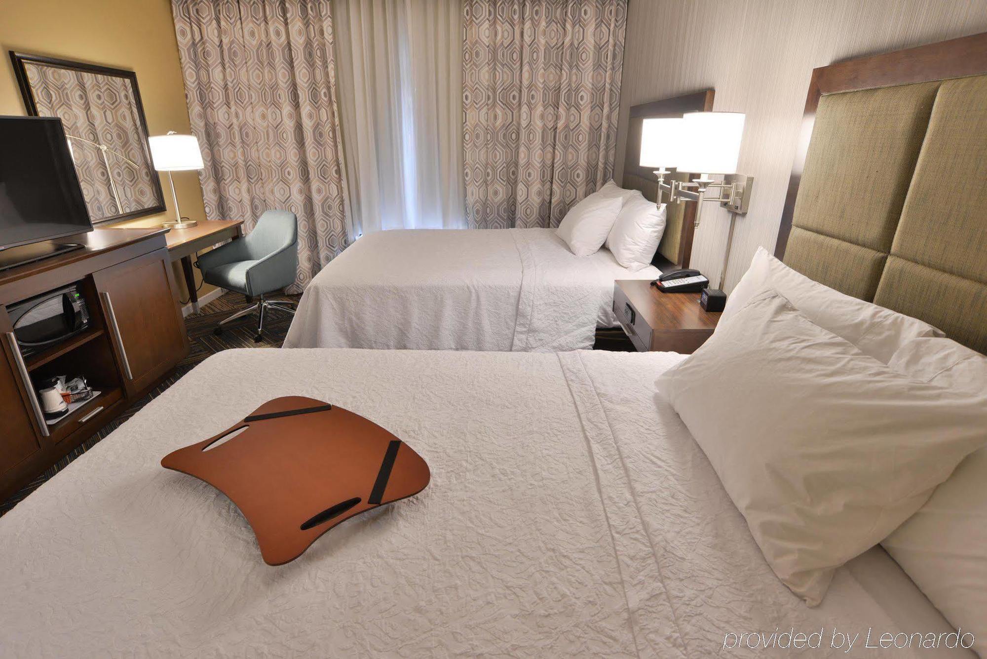 Hampton Inn & Suites Чиппева-Фолс Экстерьер фото